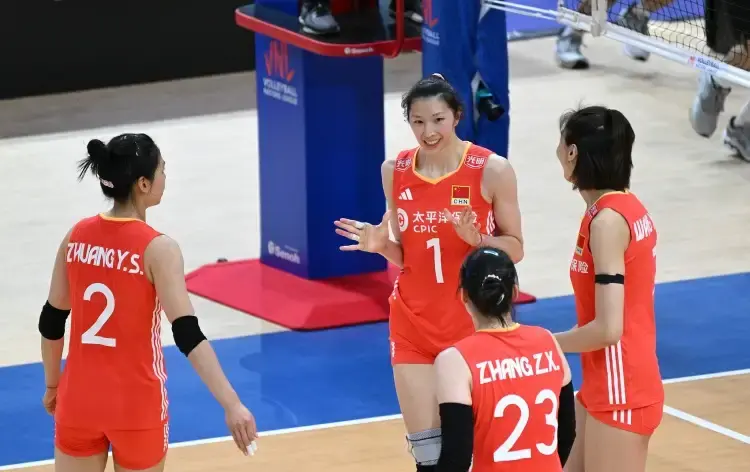 但中国女排, 小将甚至还, 随着兵败世