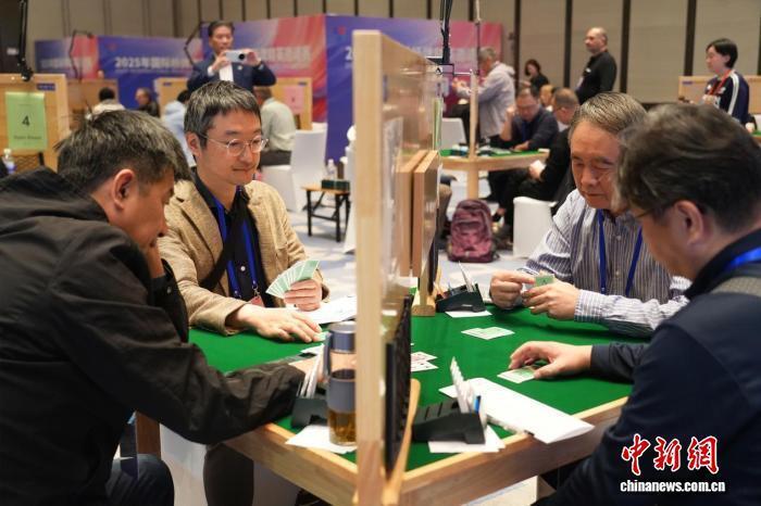 阶段角逐冠, 局棋牌运动